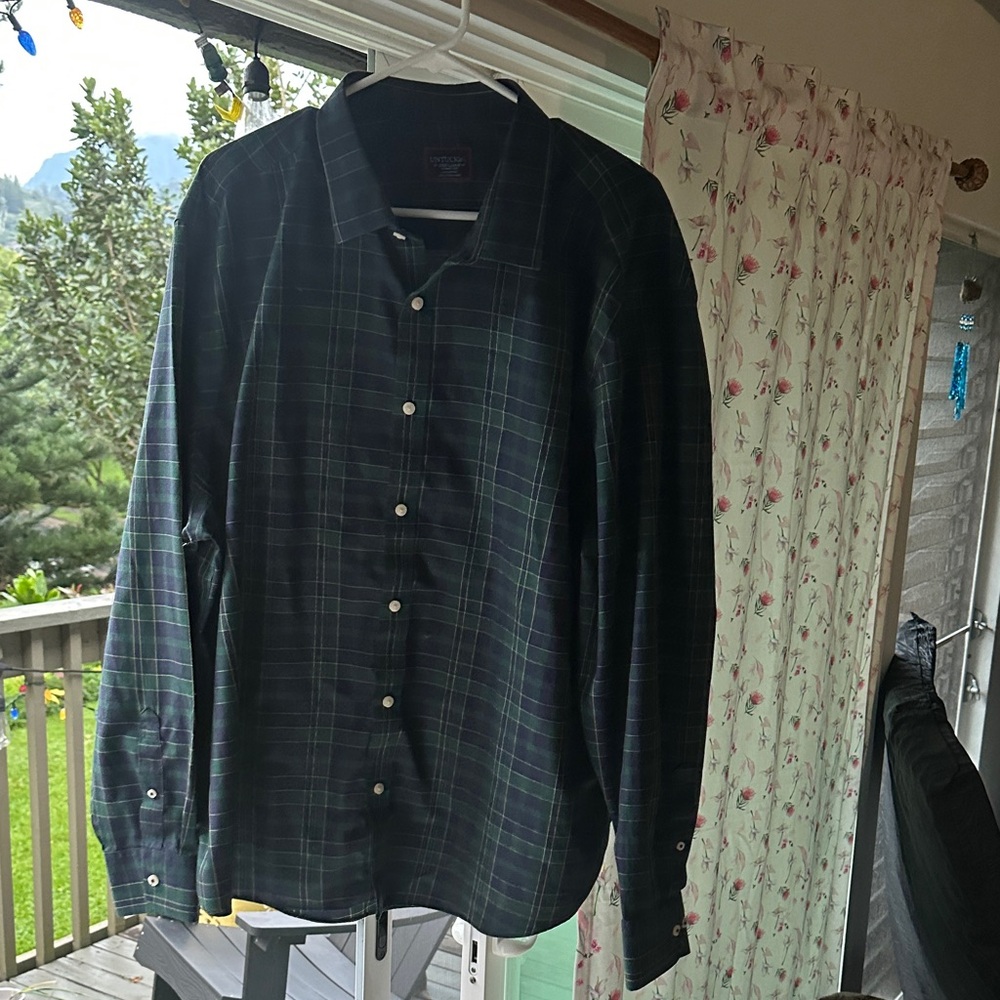 Untuckit men’s long-sleeve plaid Button-Up Shirt
